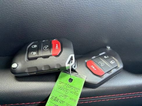 Used 2025 Jeep Wrangler Unlimited Rubicon AWD/4WD image 14