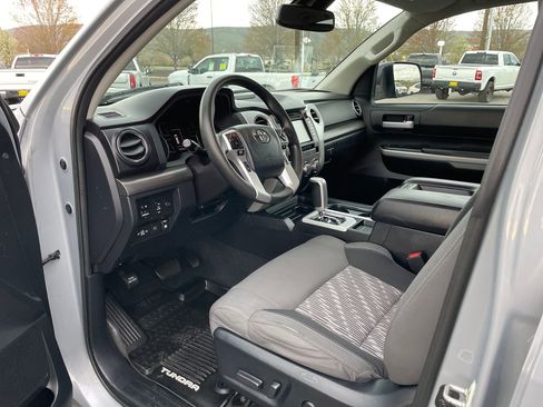 Used 2018 Toyota Tundra SR5 w/ TRD Off Road Package image 10