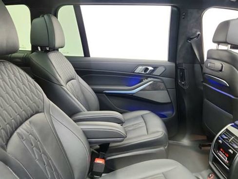 Used 2024 BMW X7 xDrive40i w/ M Sport Package AWD/4WD image 25