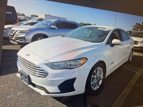 Used 2019 Ford Fusion SE image 15