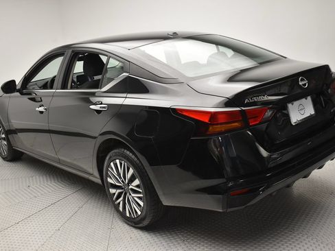 Used 2024 Nissan Altima 2.5 SV AWD/4WD image 7
