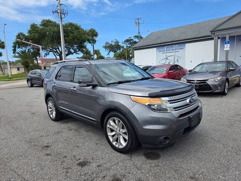 Used 2014 Ford Explorer XLT w/ Equipment Group 202A FWD image 2