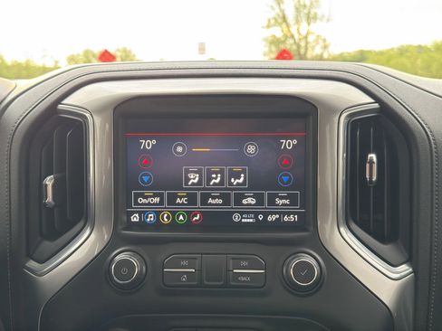 Used 2021 Chevrolet Silverado 1500 LTZ w/ LTZ Premium Package AWD/4WD image 28