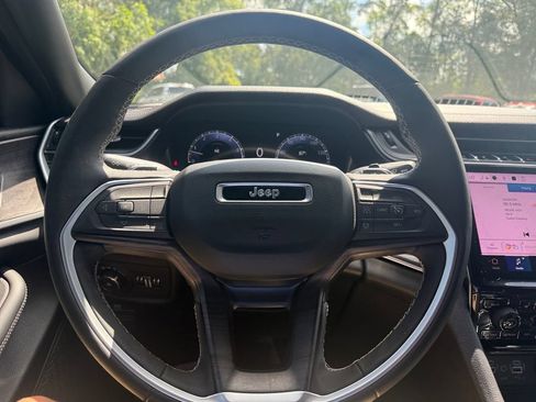 Used 2025 Jeep Grand Cherokee L Limited w/ Luxury Tech Group II AWD/4WD image 21