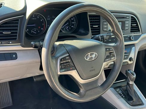 Used 2017 Hyundai Elantra SE FWD image 10