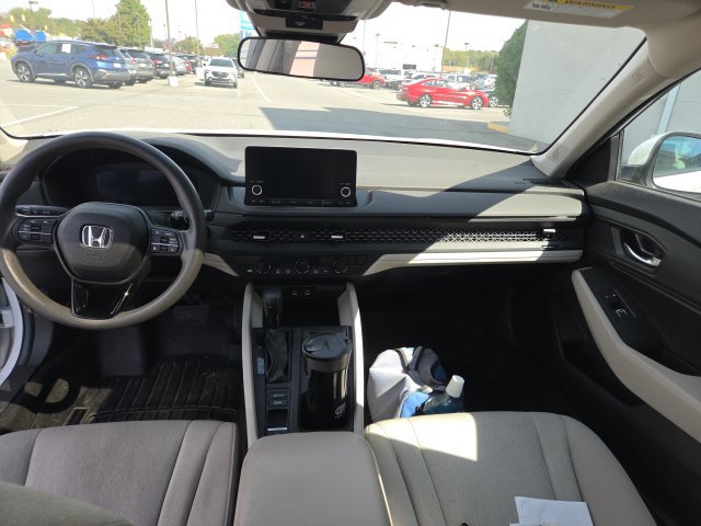 Used 2023 Honda Accord EX image 16