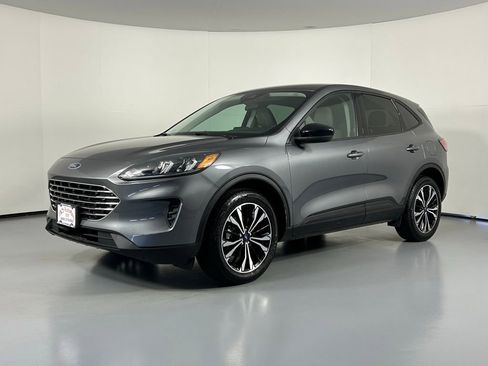 Used 2021 Ford Escape SE w/ SE Sport Appearance Package image 3