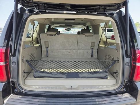 Used 2015 Chevrolet Suburban LT RWD image 13
