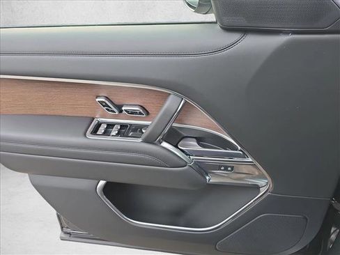 New 2025 Land Rover Range Rover SE image 27
