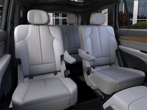 New 2026 Cadillac Vistiq Luxury image 17