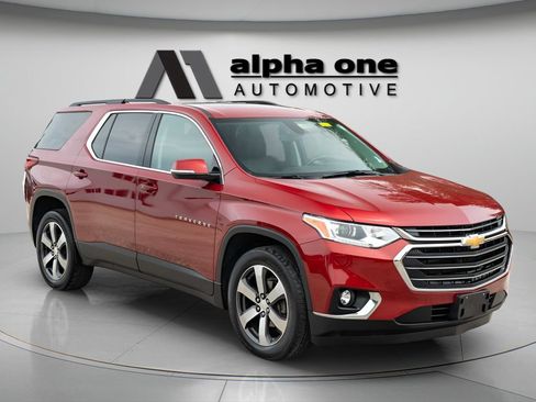Used 2019 Chevrolet Traverse LT w/ LT Premium Package AWD/4WD image 3