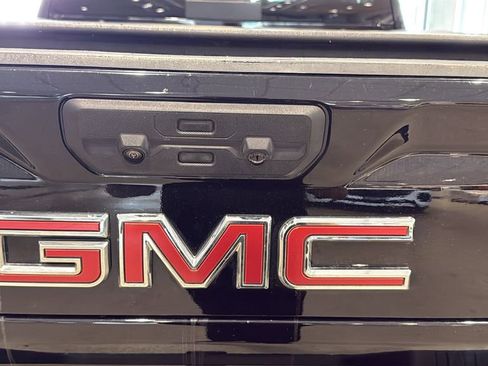 Used 2023 GMC Sierra 2500 AT4 w/ AT4 Preferred Package AWD/4WD image 9