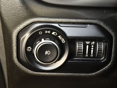 Used 2021 Jeep Wrangler Unlimited Sahara w/ Uconnect 4C Nav & Sound Group AWD/4WD image 34