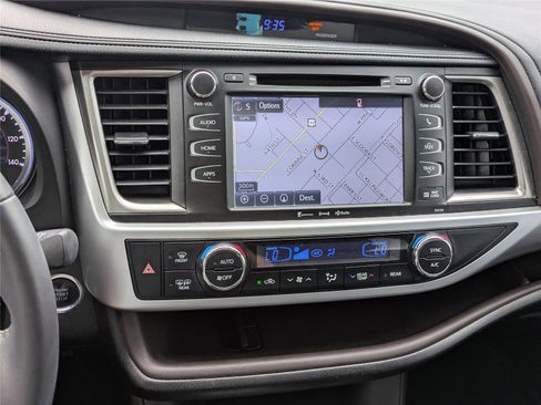 Used 2016 Toyota Highlander XLE FWD image 27