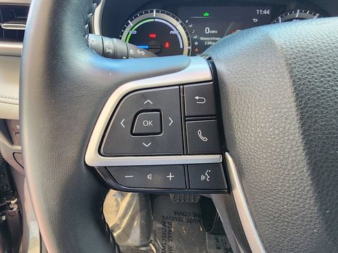 Used 2023 Toyota Highlander XLE AWD/4WD image 21