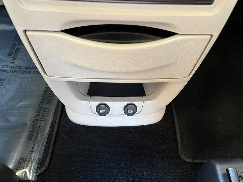 Used 2020 Dodge Grand Caravan SE w/ UConnect Hands-Free Group FWD image 26