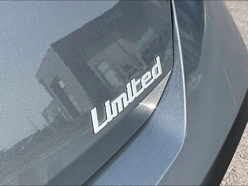 Used 2025 Hyundai Elantra Limited FWD image 8