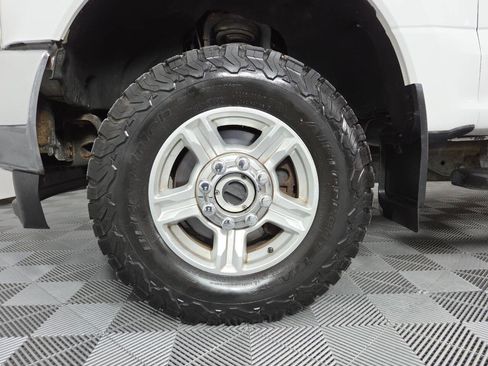 Used 2017 Ford F250 XLT w/ FX4 Off-Road Package AWD/4WD image 16