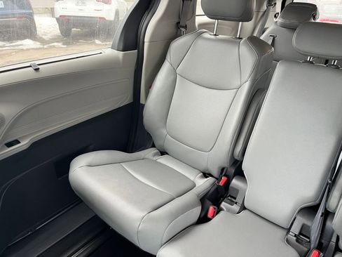 Used 2024 Toyota Sienna XLE image 38