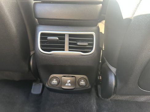 Used 2021 Hyundai Santa Fe Limited image 38