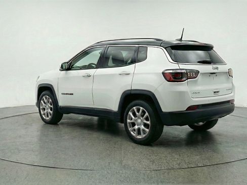 Used 2025 Jeep Compass Limited image 6