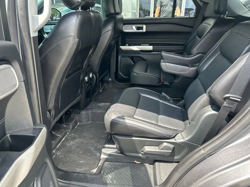 Used 2021 Ford Explorer Limited w/ Equipment Group 301A AWD/4WD image 12