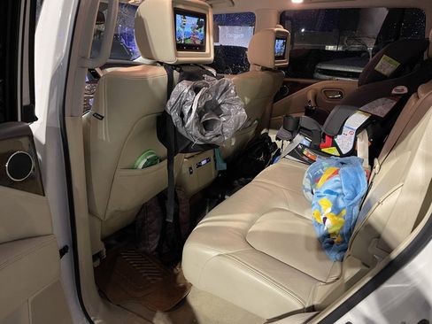 Used 2016 INFINITI QX80 Base w/ 22" Wheel Package image 10