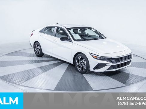 Used 2025 Hyundai Elantra Sport image 14