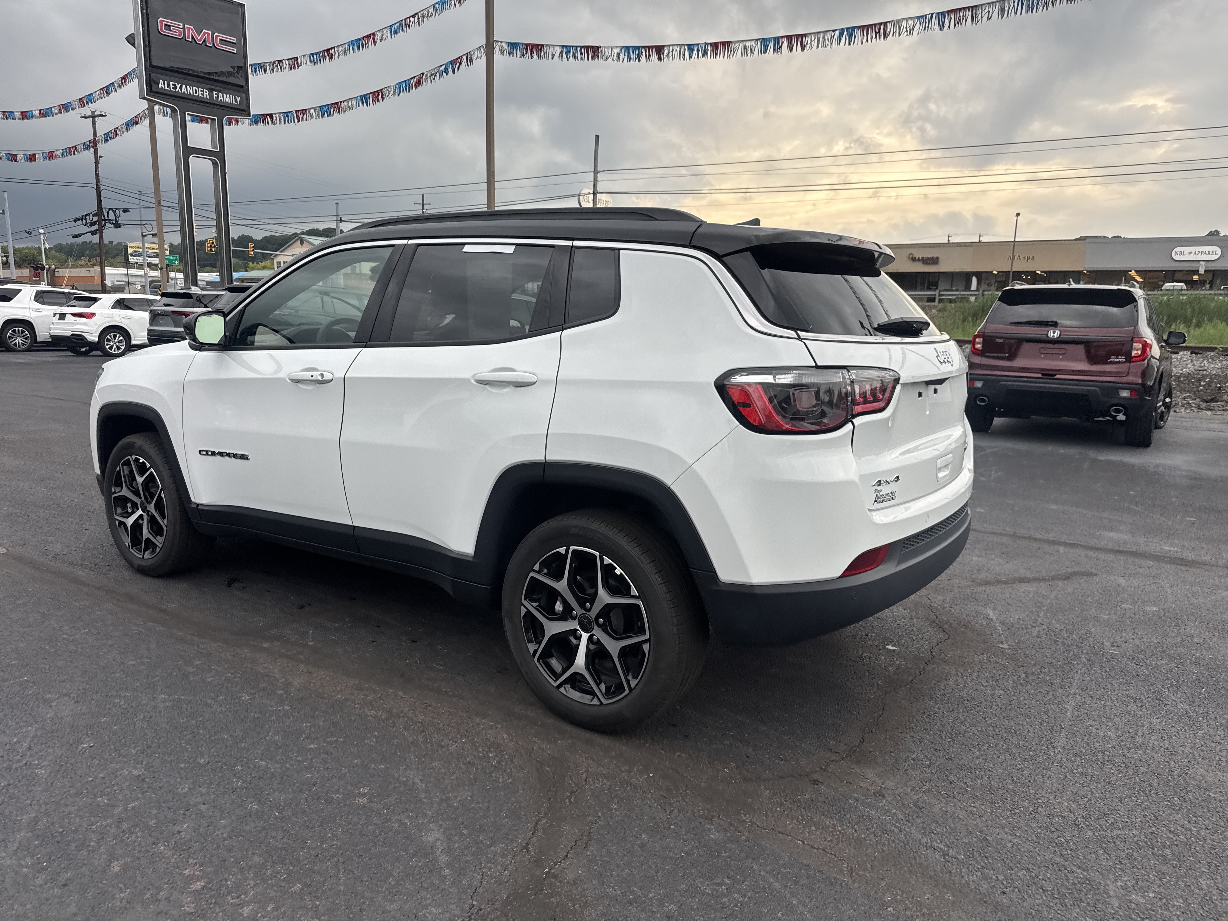 Used 2026 Jeep Compass Limited AWD/4WD image 6