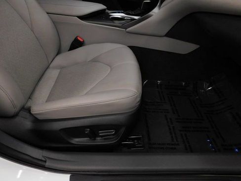 Used 2023 Toyota Camry XLE image 33