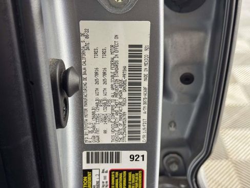 Used 2022 Toyota Tacoma TRD Off-Road AWD/4WD image 16