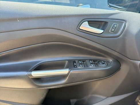 Used 2019 Ford Escape SE image 12