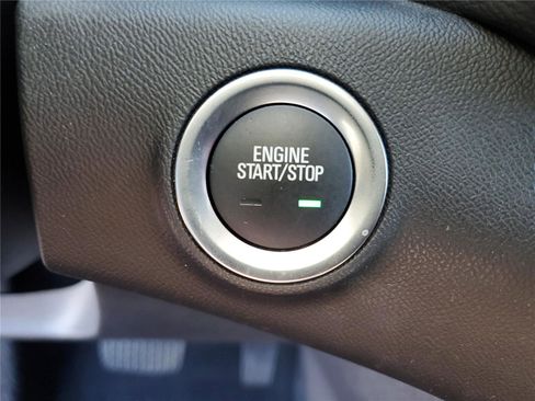 Used 2024 GMC Terrain SLE w/ Driver Convenience Package image 31