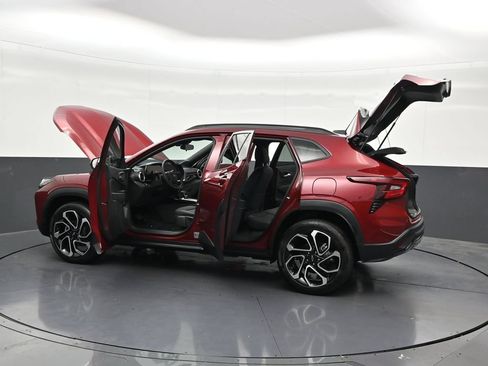 Used 2024 Chevrolet Trax RS FWD image 36