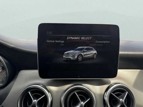 Used 2020 Mercedes-Benz GLA 250 4MATIC image 27