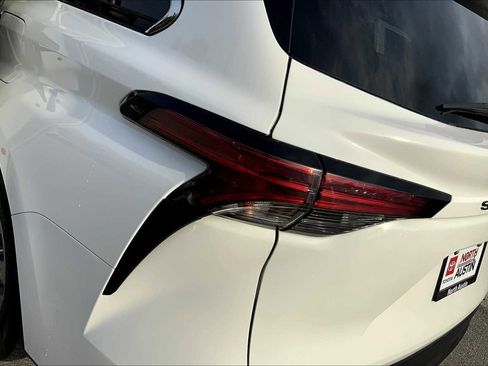 Used 2022 Toyota Sienna LE image 27
