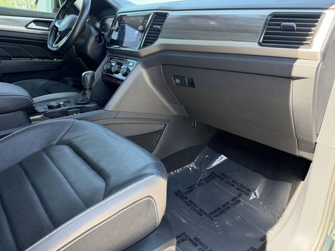 Used 2021 Volkswagen Atlas SEL Premium image 10