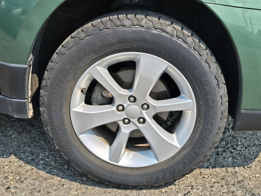 Used 2013 Subaru Outback 2.5i Premium w/ All-Weather Pkg AWD/4WD image 9