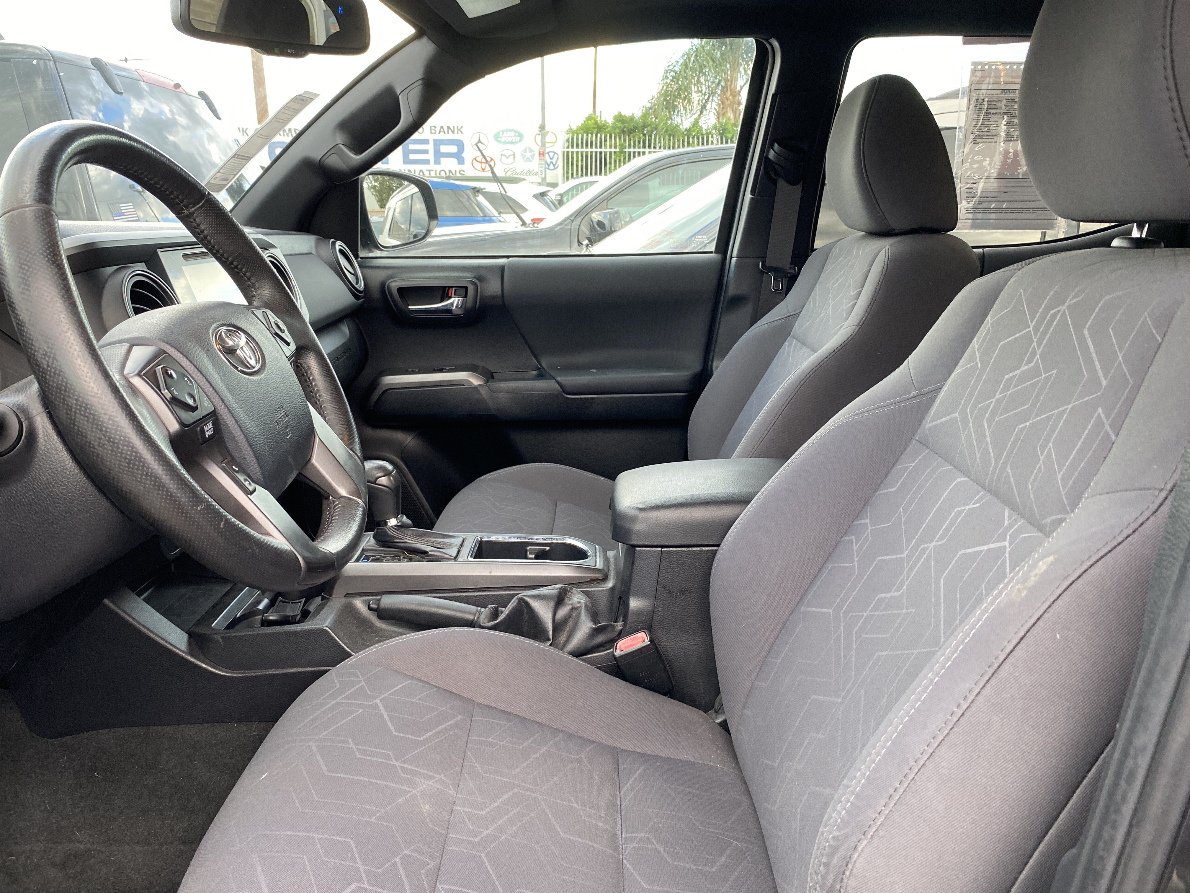Used 2017 Toyota Tacoma TRD Sport RWD image 12
