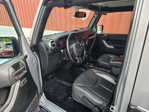 Used 2017 Jeep Wrangler Unlimited Sahara AWD/4WD image 12