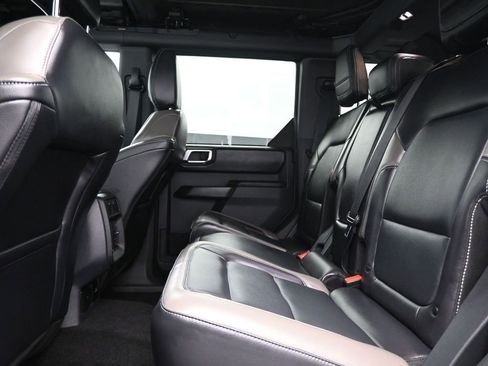 Used 2025 Ford Bronco Outer Banks image 18