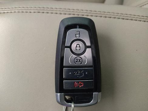 Used 2017 Lincoln MKC Reserve FWD image 32