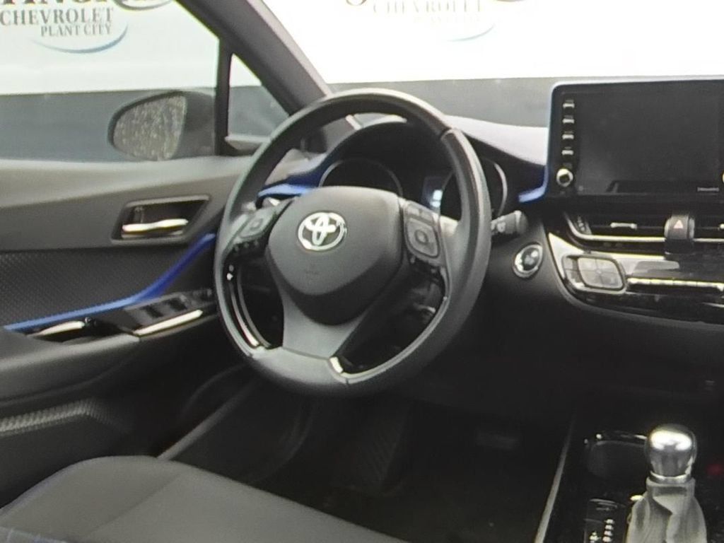 Used 2021 Toyota C-HR XLE FWD image 16