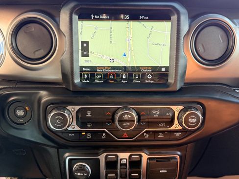 Used 2021 Jeep Gladiator Sport image 33