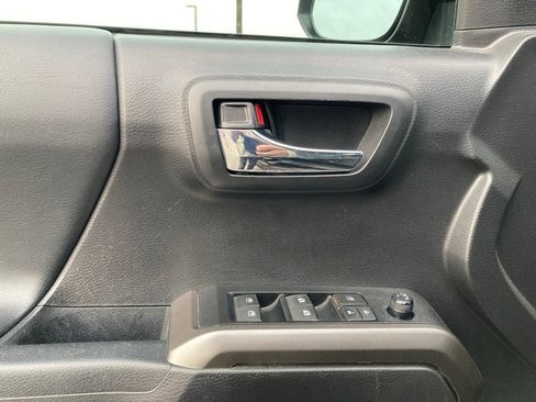 Used 2022 Toyota Tacoma Limited image 13