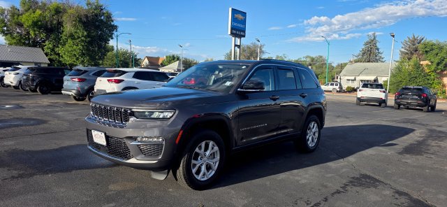 Used 2023 Jeep Grand Cherokee Limited w/ Trailer Tow Prep Group (B) AWD/4WD image 4