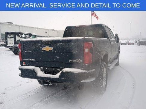 Used 2022 Chevrolet Silverado 2500 High Country w/ Z71 Off-Road Package image 8