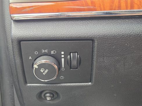 Used 2012 Jeep Grand Cherokee Overland AWD/4WD image 22