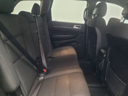 Used 2019 Jeep Grand Cherokee Laredo w/ Security & Convenience Group RWD image 19