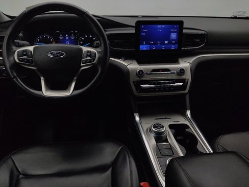 Used 2021 Ford Explorer XLT w/ Equipment Group 202A AWD/4WD image 22